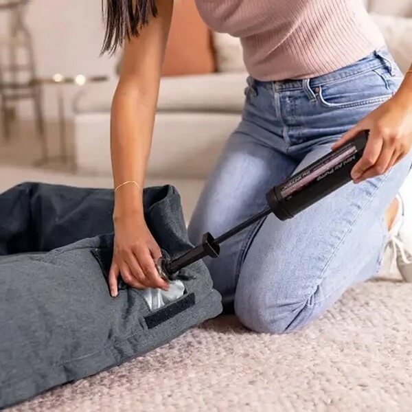 Лежанка надувная для животных 97х74х23см, ручной насос, Intex 48702